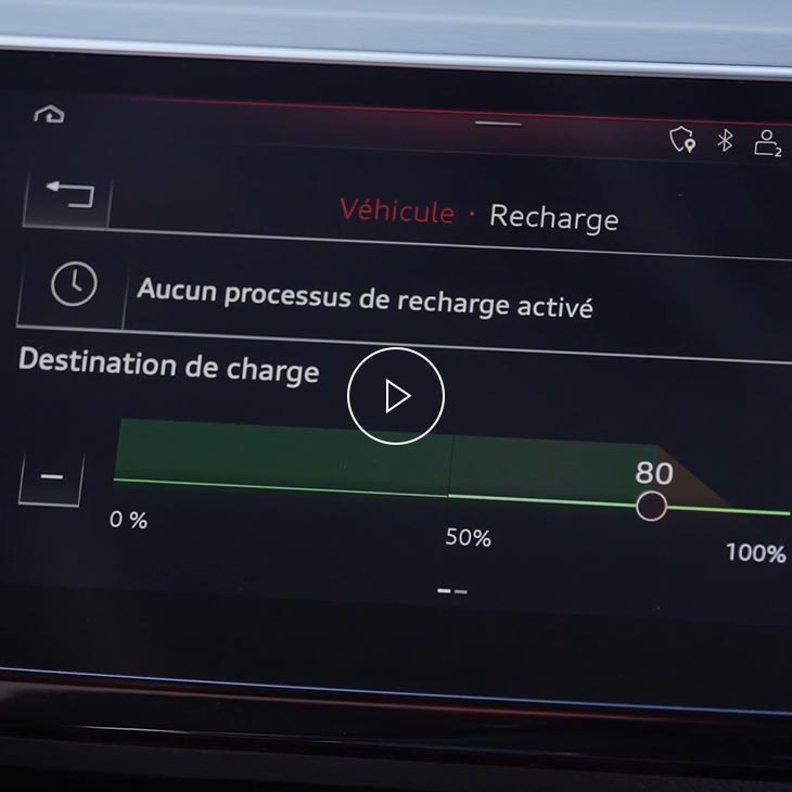 Gros plan de la fenêtre d’objectif de recharge dans l’interface multimédia Audi. 